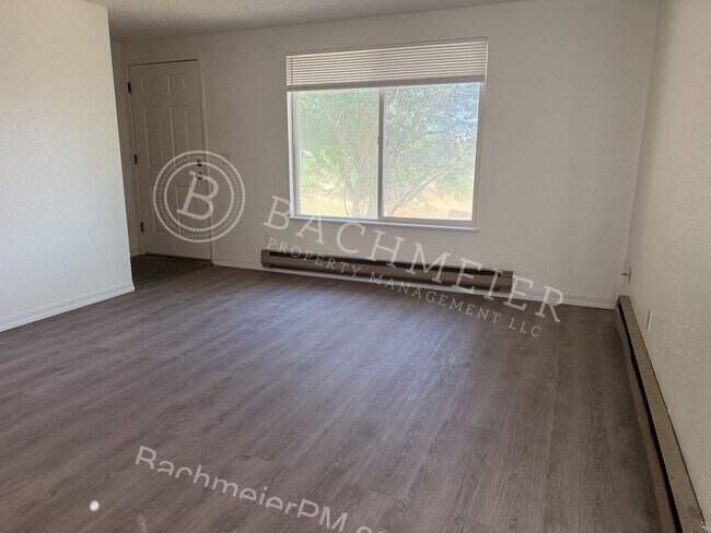 Foto del edificio - 912 SE Hailey Ave