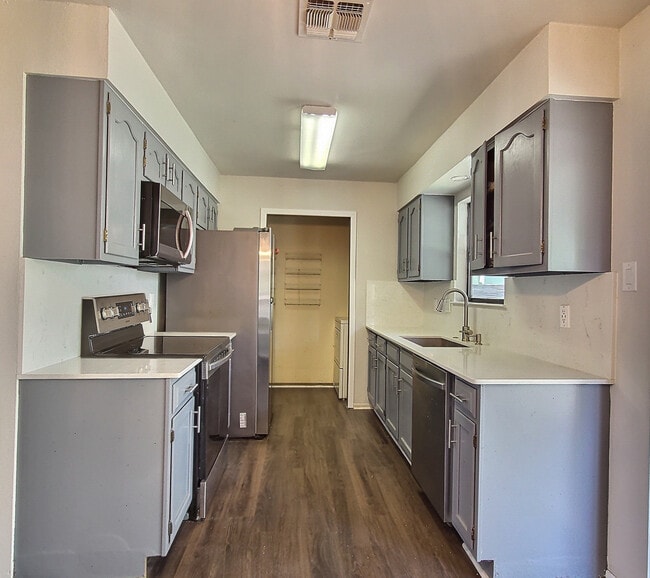 Building Photo - 108 Quail Valley Dr