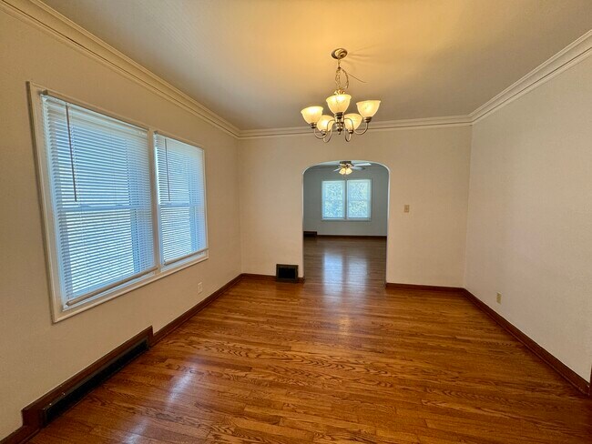 Building Photo - 1415 Vinton St