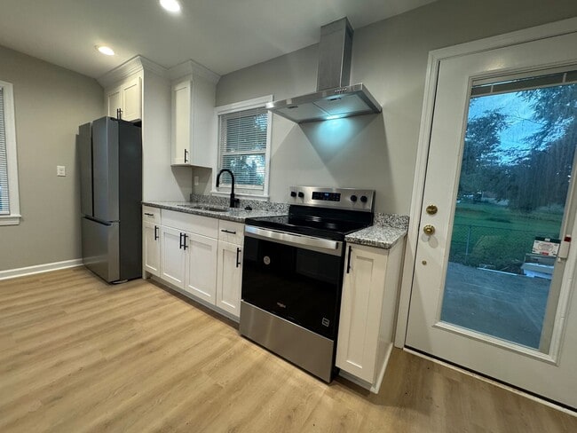 Building Photo - 4 Bed, 2.5 Bath with Park Access in the perfect location in Nicholasville! Stainless Steel Applia...