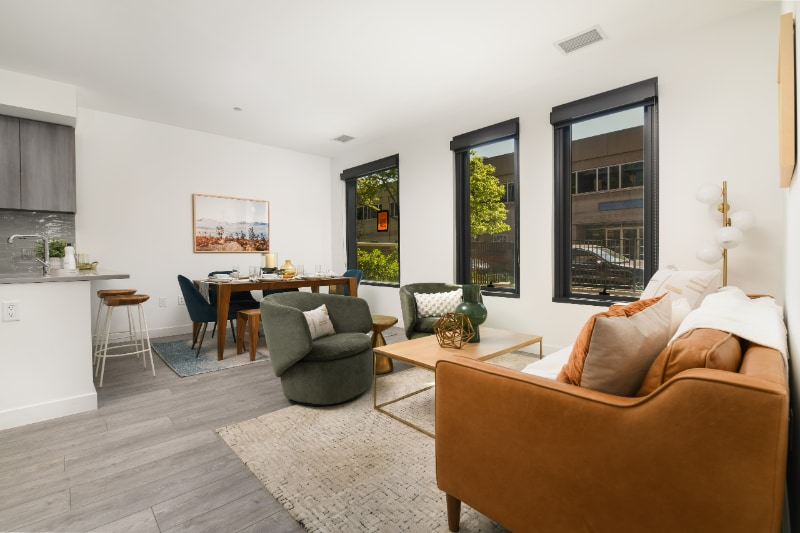 Photo - 853 W Madison St (Chicago, IL)