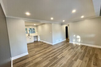 Building Photo - 39 Silvercreek Pkwy N