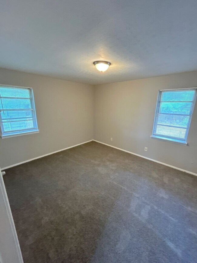 Building Photo - 5457 Millbranch Rd