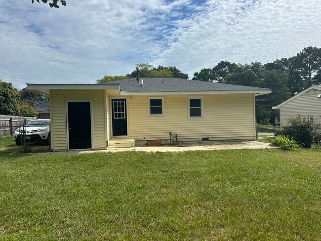 Building Photo - 914 Fleetwood Dr