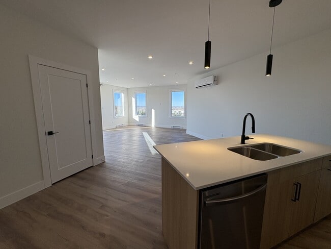 Building Photo - 1035 Melanson Rd