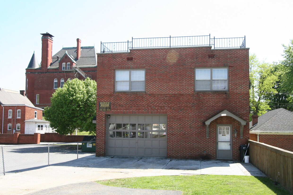 Foto principal - 313 W Burke St