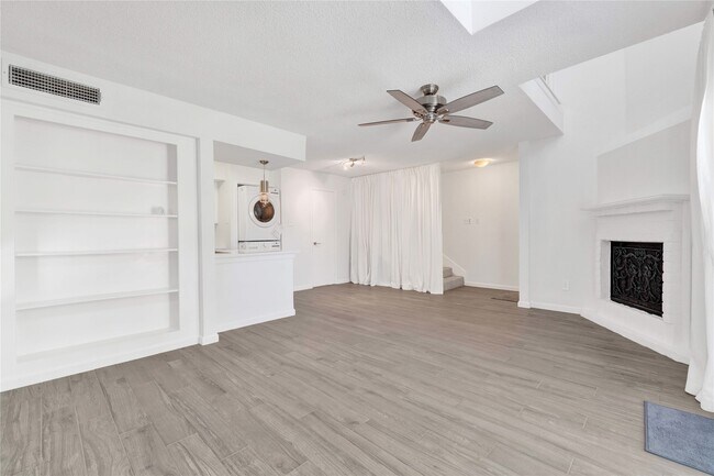 Building Photo - 2800 Jeanetta St