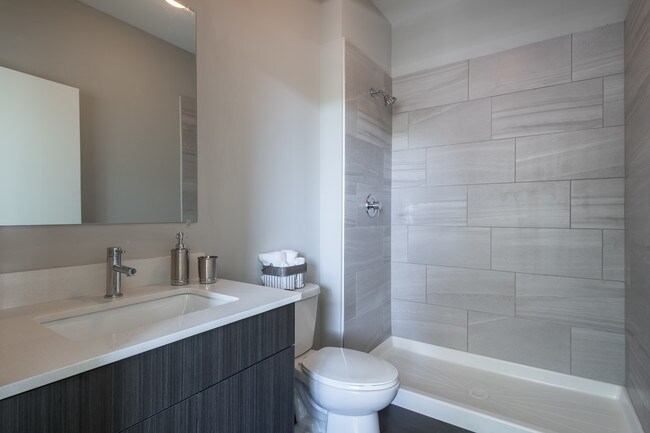 Cuarto de baño principal - 1545 W. North Ave.