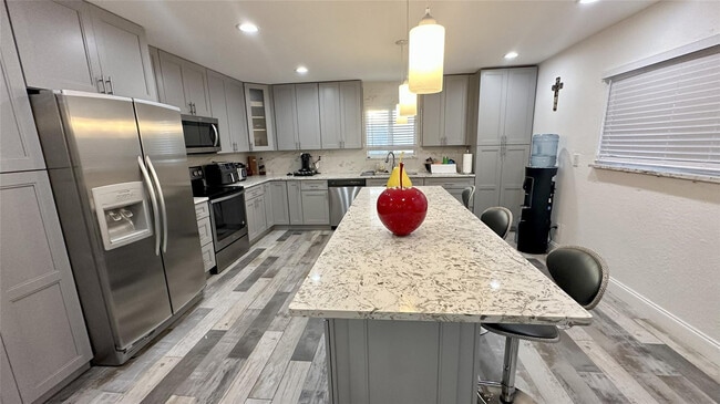 Foto del edificio - 4751 NE 10th Ave