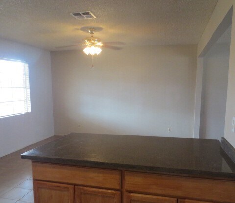 Foto del edificio - 3845 W Rovey Ave