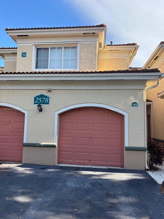 Building Photo - 2578 Centergate Dr