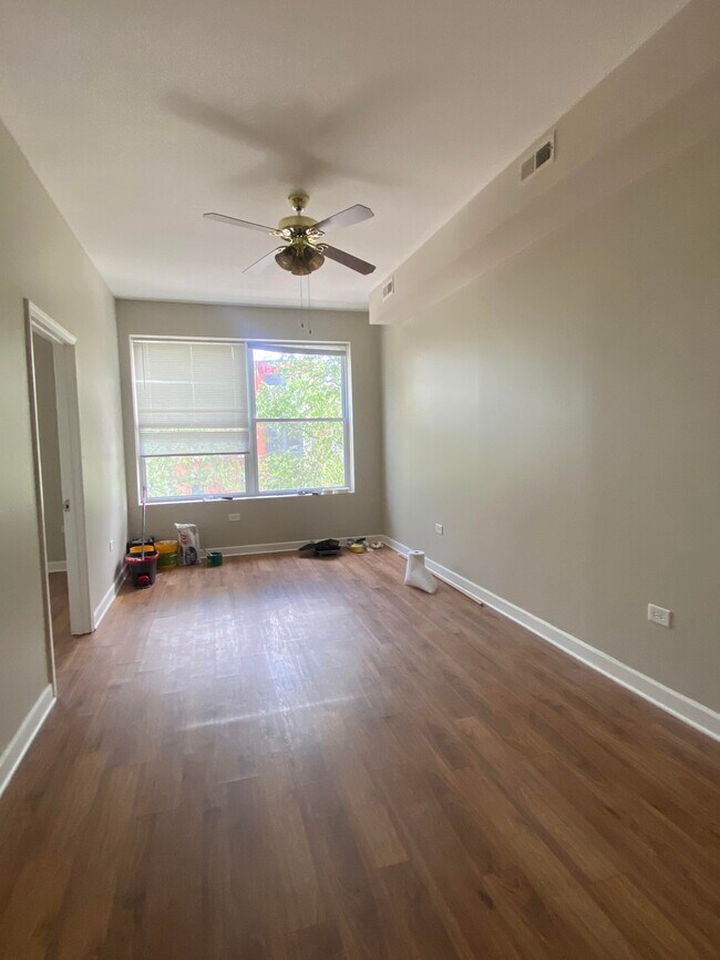 Photo - 1734 W Division St Apartments