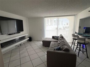Building Photo - 2625 Collins Ave