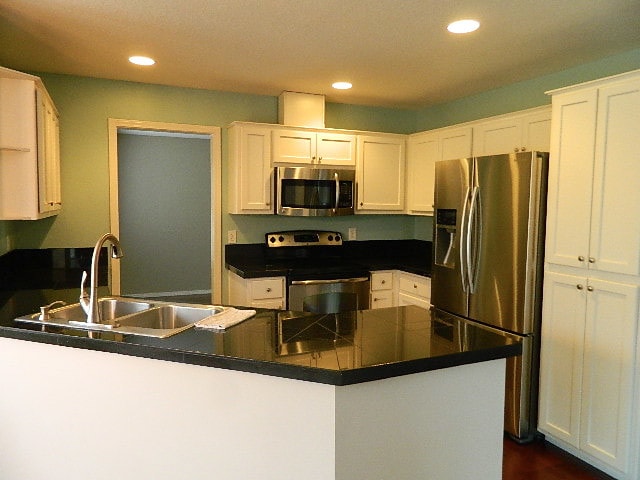 Building Photo - 7550 SW Applegate Dr