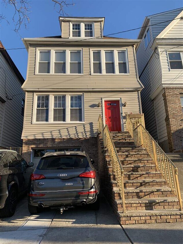 808 John F. Kennedy Blvd, Bayonne, NJ 07002 House Rental in Bayonne