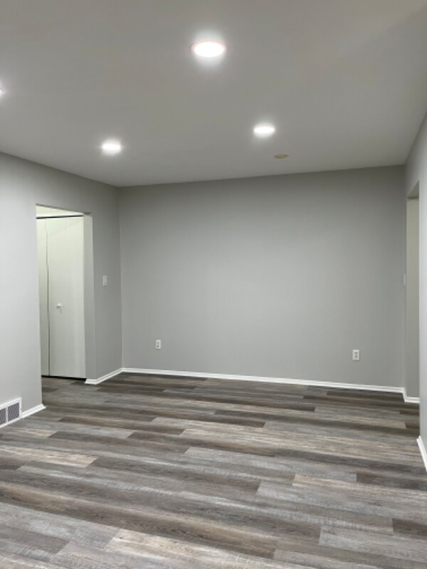 Building Photo - 4830 Briarwood Ave