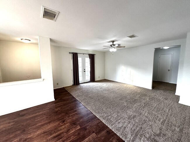 Foto del edificio - Cozy 2 Bedroom 2 Bath 1 Story Home