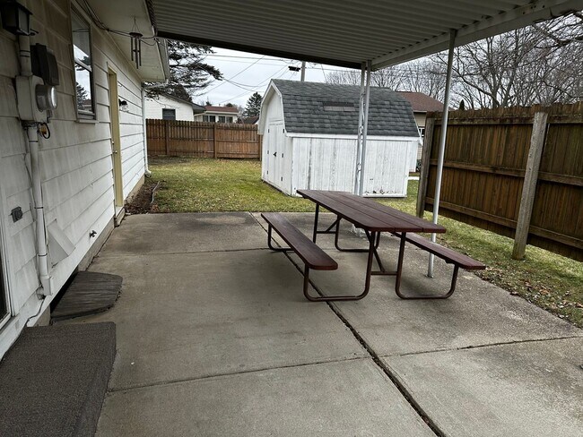 Building Photo - Charming 3-bedroom, 1.5 bath Home on Janes...