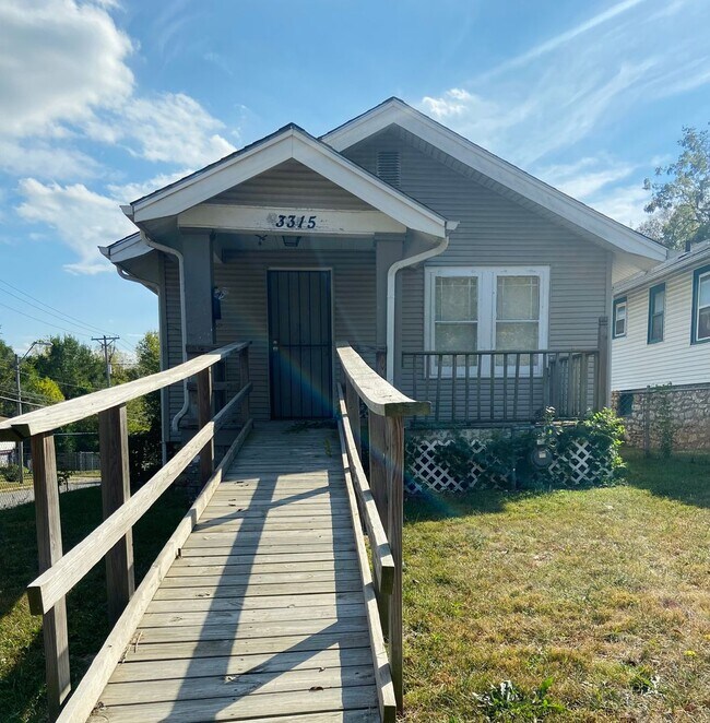 Building Photo - Great 2 Bedroom home in Kansas City!
