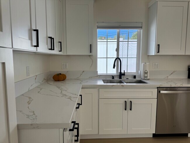 Foto del edificio - 8980 Oswego St