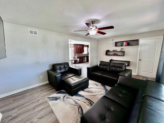 Foto del edificio - Charming 4 Bedroom home in Norfolk