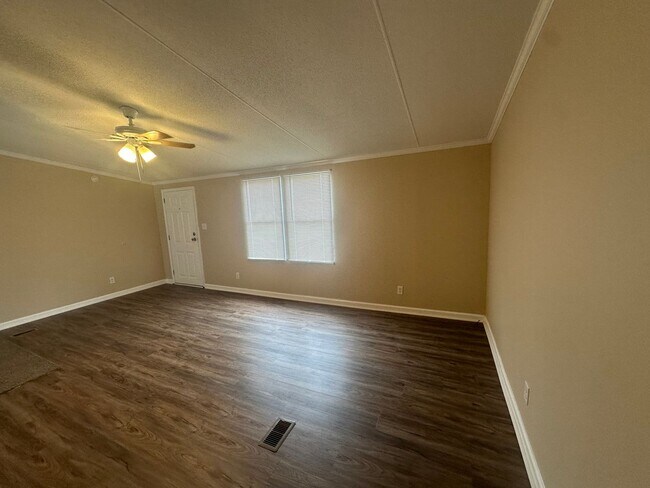 Foto del edificio - 5716 Parkton Rd ~ Windy Pines