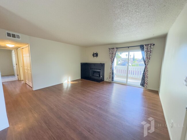 Building Photo - MOVE IN SPECIAL!!! $1000 OFF FIRST MONTH'S...