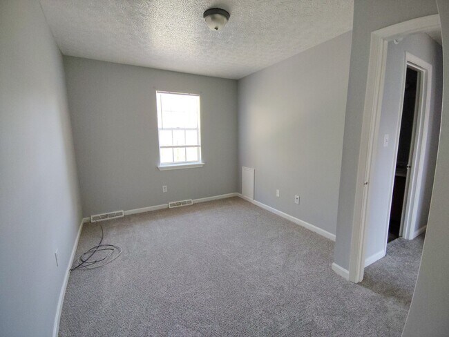 Building Photo - 16 Duiguid Dr