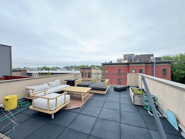 Foto del edificio - 731 Greene Ave