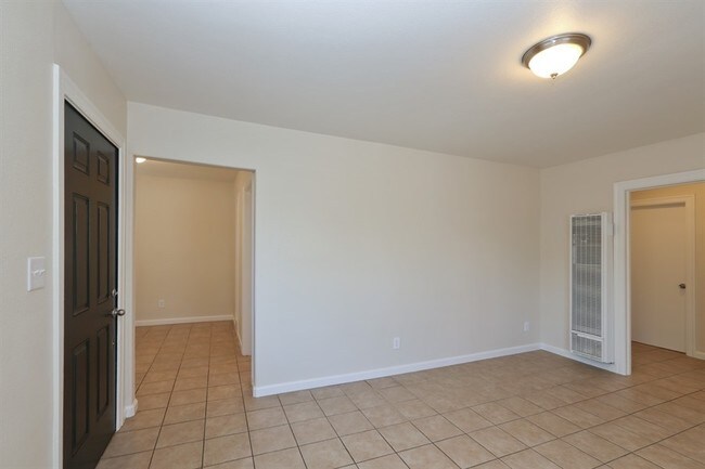Building Photo - 249 Curry Ave