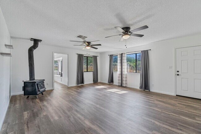 Foto del edificio - 31331 Auberry Rd