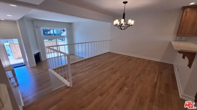 Foto del edificio - 13055 Mindanao Way