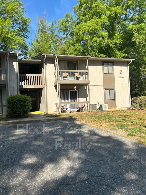 Foto del edificio - 2260 Sunderland Rd