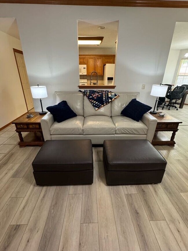 Building Photo - Fully Furnished, STR - (3) Bed/(2) Bath + Office! Pool Access!