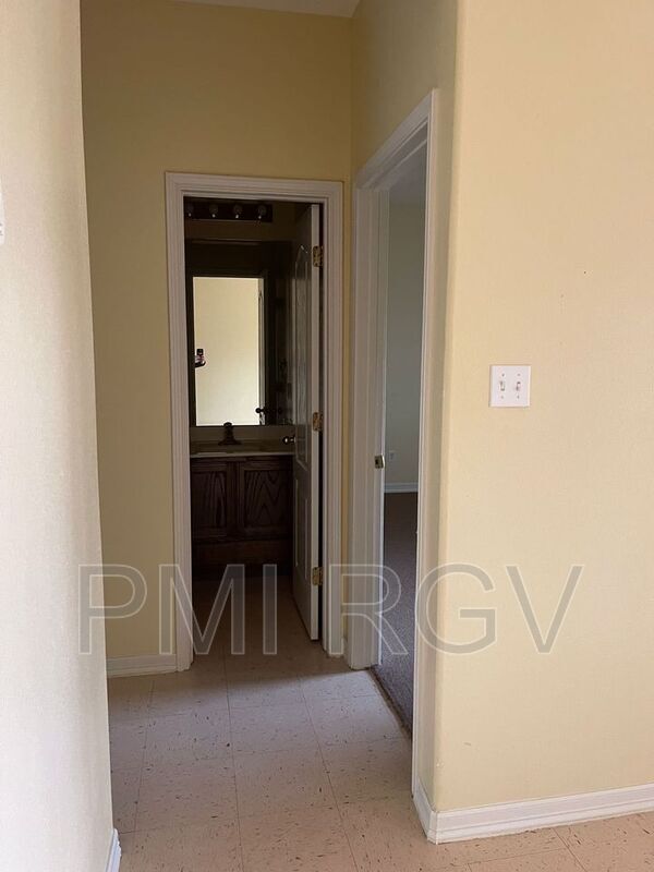 Building Photo - 608 Buena Vista Dr
