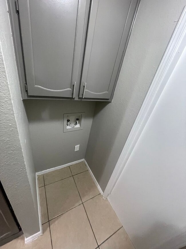 Foto del edificio - 412 Hollandale Cir