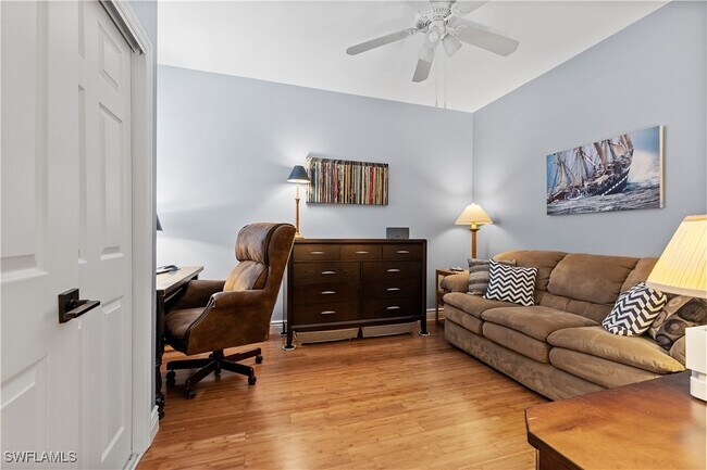 Foto del edificio - 14705 Sutherland Ave