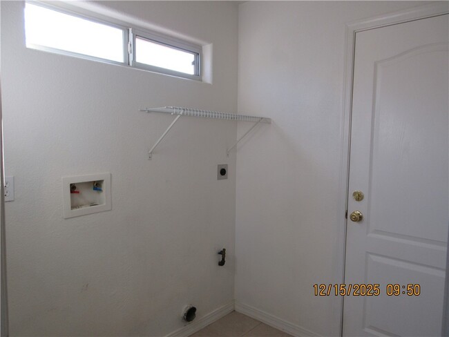 Building Photo - 3915 E Nicole Ave