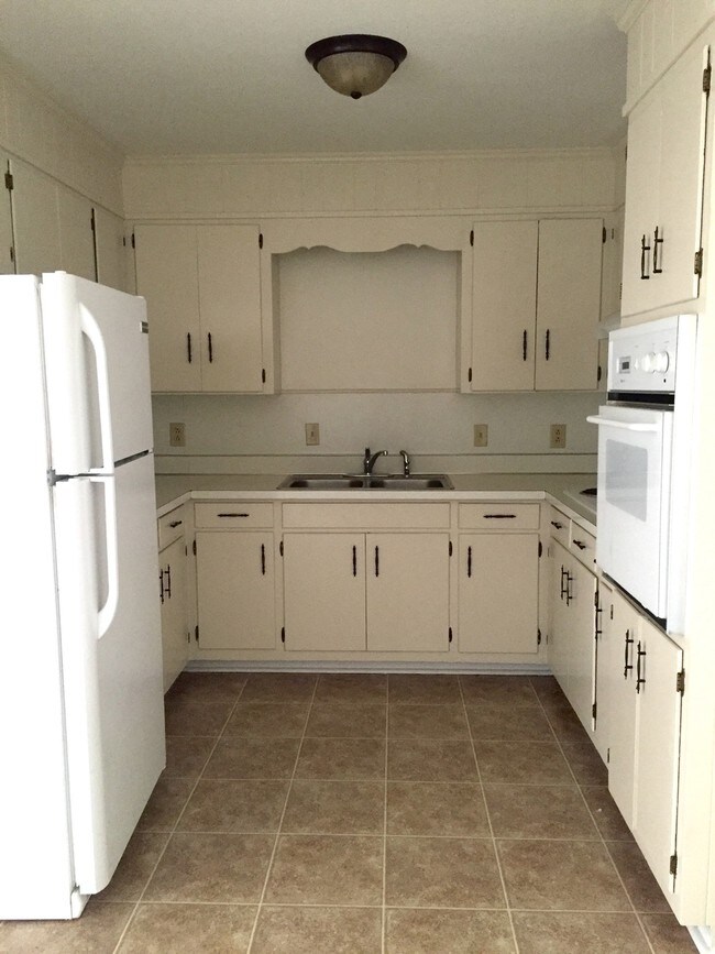 Building Photo - 547 North Water Avenue, Unit 6
