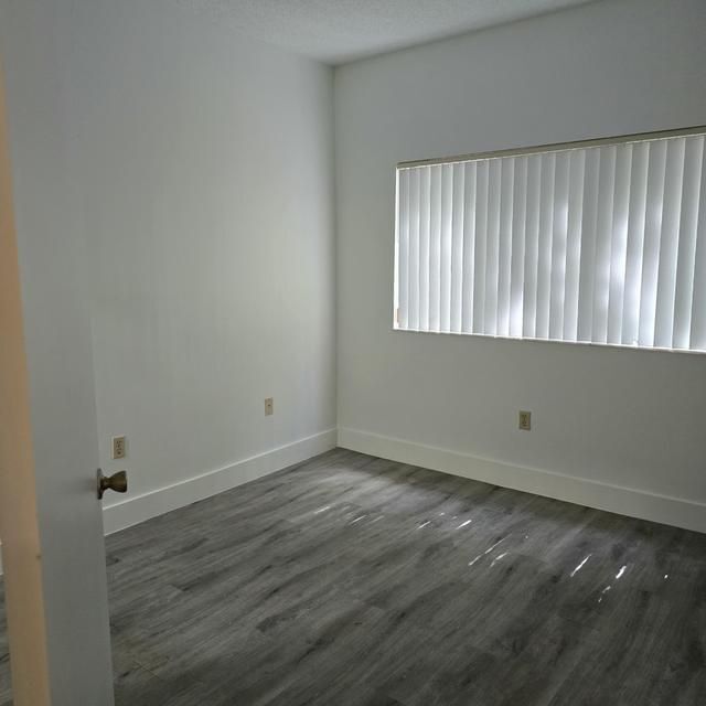 Foto del edificio - 2445 SW 18th Terrace