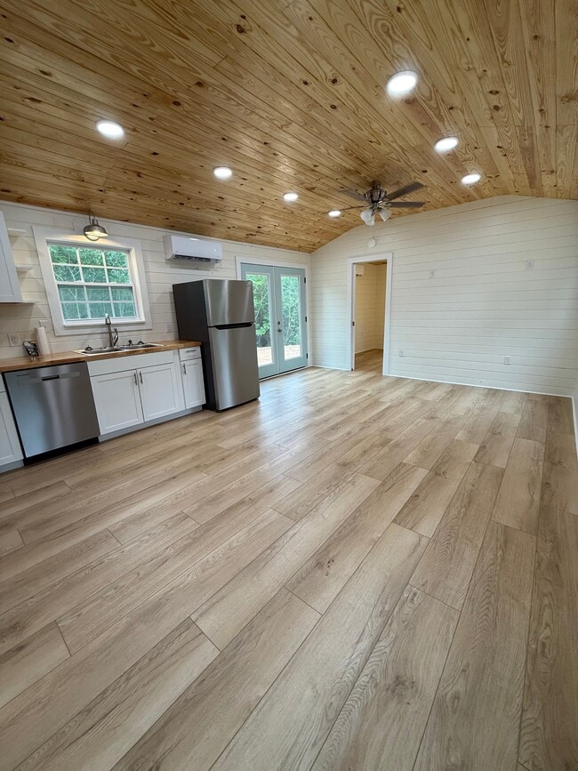 Building Photo - 494 Chaly Springs Rd