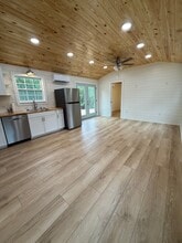 Building Photo - 494 Chaly Springs Rd