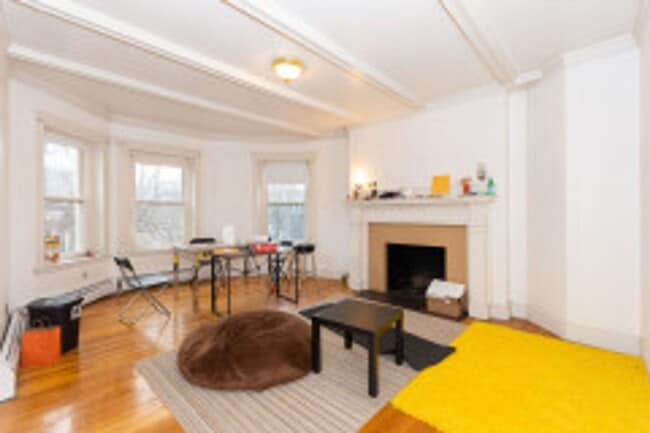 Photo - BU West / Central Campus - Spacious, Renovated Brookline 4 Bed/2 Bath on Thorndike for 9/1/2026 Apartment