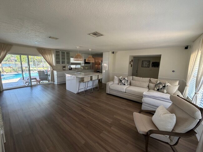 Foto del edificio - 14012 Middleton Way