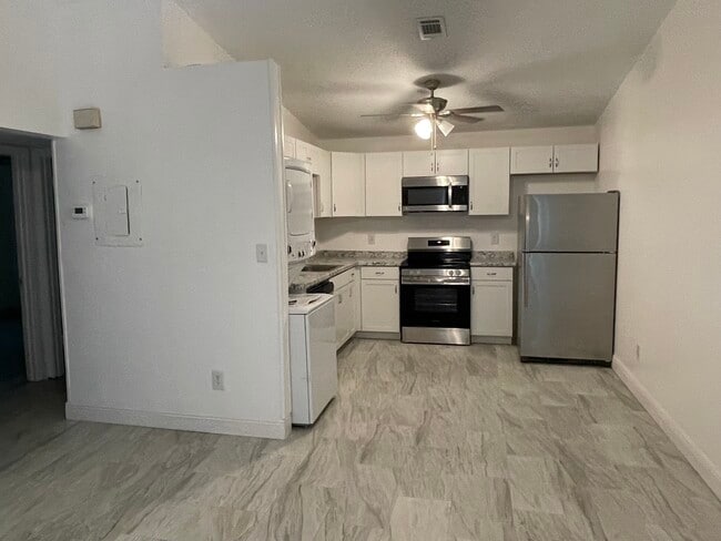 Building Photo - 6832 Tiki Ln