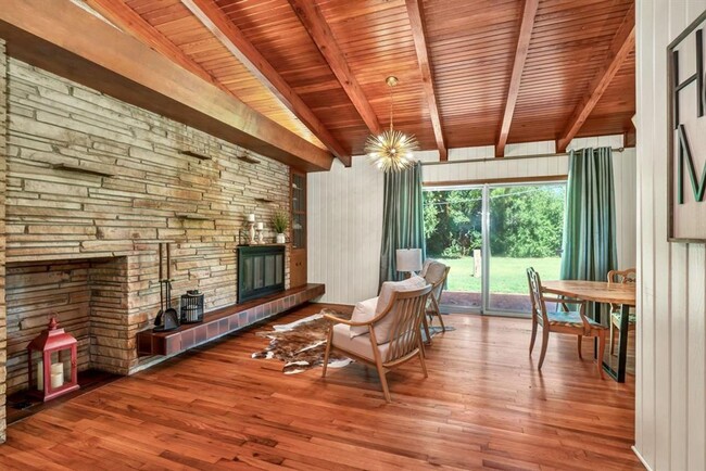 Foto del edificio - Beautiful Mid Century Ranch North of WSU o...