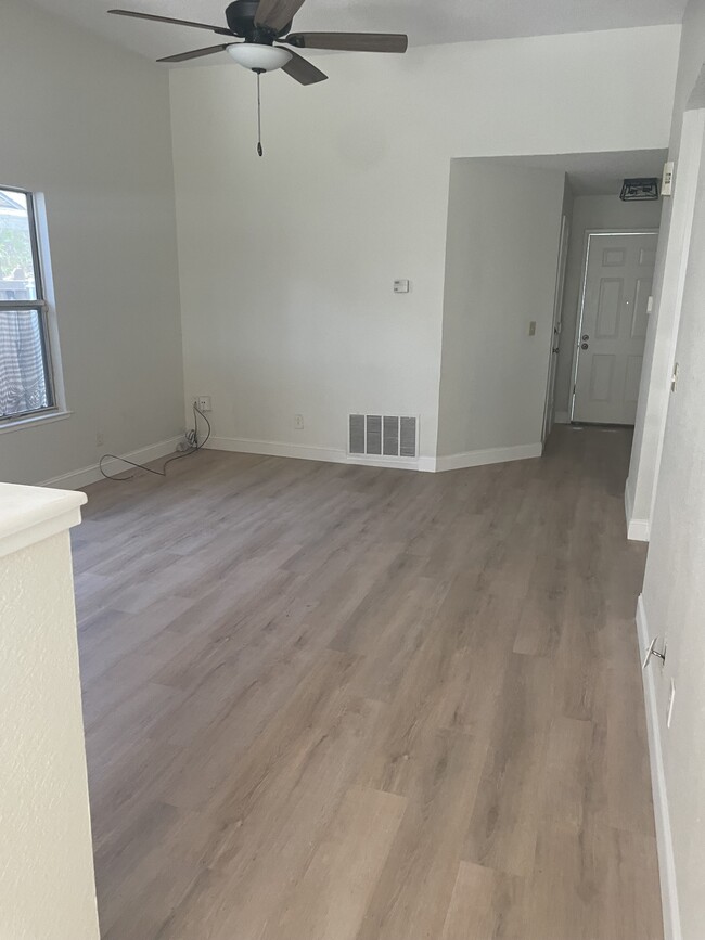 Building Photo - 4262 Chinquapin Way