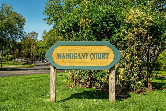 Foto del edificio - 471 Mahogany Ct