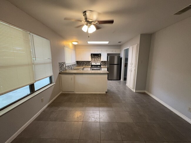 Building Photo - 1704 Big Bend Dr