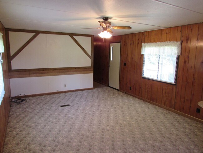 Foto del edificio - Quiet Country Setting Home